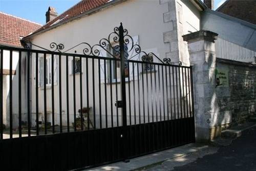 La Maison de Mireille : Bed and Breakfast near Saint-Bris-le-Vineux