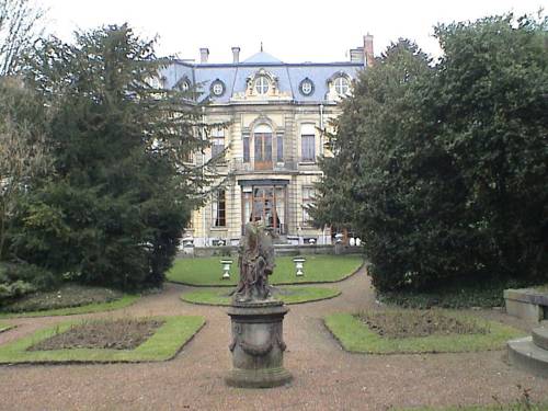 Résidence de la Porte d'Arras : Guest accommodation near Saint-Hilaire-lez-Cambrai