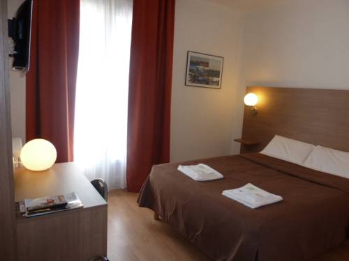 Hotel Restaurant La Luna : Hotel near Loire-Atlantique