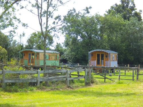 Les Roulottes de la Brauderie : Bed and Breakfast near Pincé