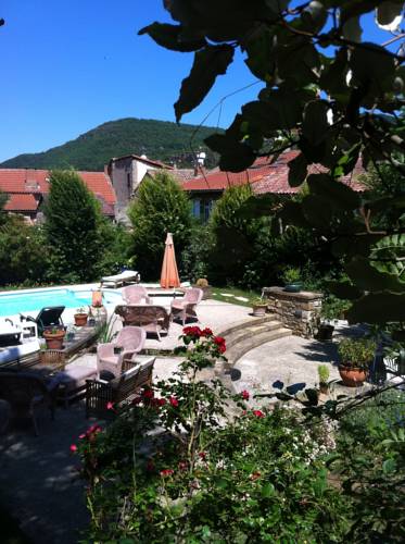 Hotel Les Raspes : Hotel near Saint-Laurent-de-Lévézou