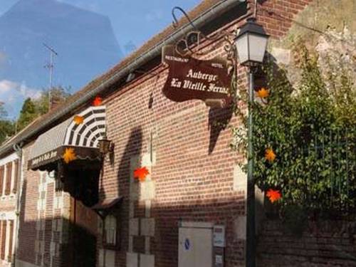 Auberge de la Vieille Ferme : Hotel near Saint-Martin-Longueau