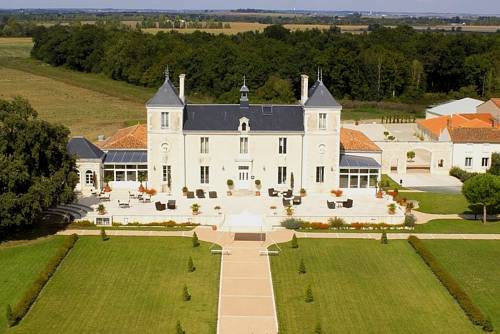 Chateau De La Sebrandière : Hotel near Nalliers