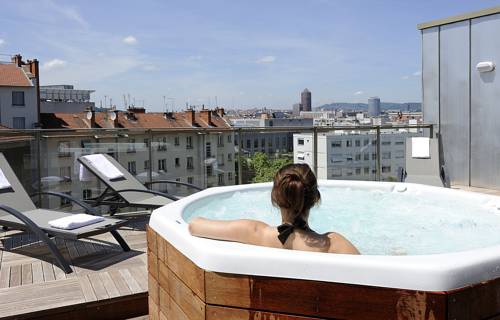 Lagrange City Aparthôtel Lyon Lumière : Guest accommodation near Villeurbanne