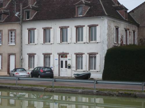 Bellerive De Bourgogne Chambres D'Hôtes : Bed and Breakfast near Courtaoult