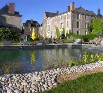 Château de l'Epinay : Bed and Breakfast near Saint-Aubin-de-Luigné