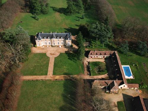 Château Du Tronchet : Guest accommodation near Sainte-Jamme-sur-Sarthe
