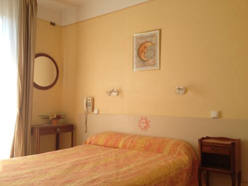 Hôtel Des Arts : Hotel near Contescourt