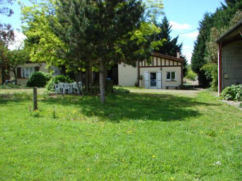 Gites Le Mas du Pouy : Guest accommodation near Cazaril-Tambourès