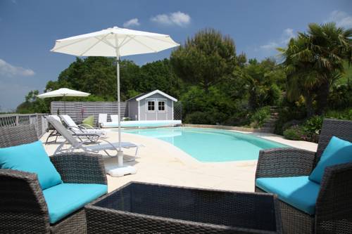 Le Noisillet : Bed and Breakfast near Avoine