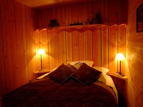 Les Jas'ries de Chante Coucou : Guest accommodation near Cottance