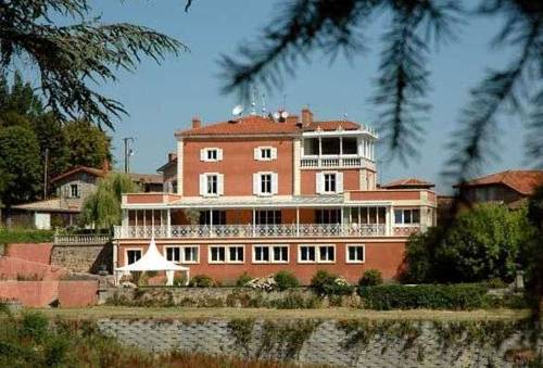 Chambres d'Hôtes Château de la Charmeraie : Bed and Breakfast near Cottance