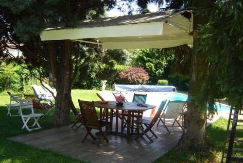 Chambres d'Hôtes Mado et Lulu : Bed and Breakfast near La Tour-de-Salvagny