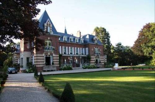 Chateau La Perelle : Bed and Breakfast near La Noë-Poulain