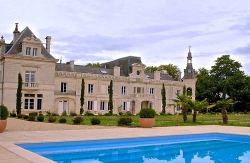 Chateau de Brillac : Guest accommodation near Saint-Simeux