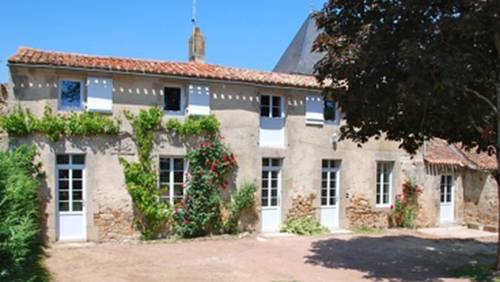 Château de Touvois : Guest accommodation near Les Cerqueux