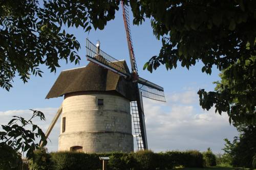 Auberge du Moulin d'Eaucourt : Bed and Breakfast near Le Mesge