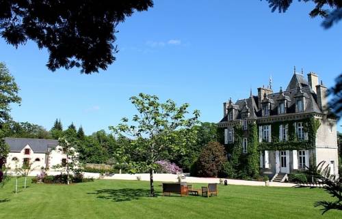 Manoir de Kerangosquer : Bed and Breakfast near Plouray