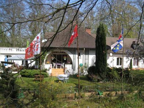 Les Roches Brunes : Bed and Breakfast near Beaurepaire