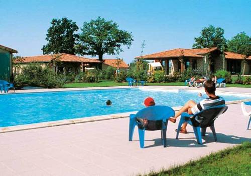 Natura Resort Pescalis : Guest accommodation near Cheffois