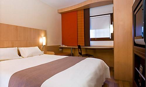 ibis Saint Quentin Basilique : Hotel near Contescourt