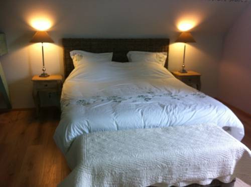 La Doucine : Bed and Breakfast near Orgères