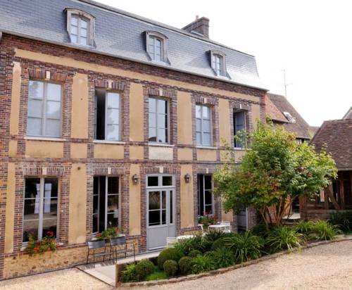 Le Jardin Découverte : Guest accommodation near Corneuil