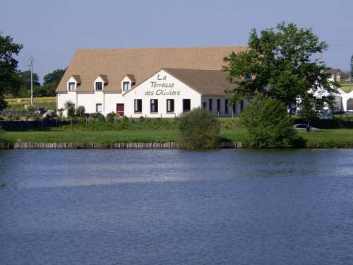 La Terrasse des Oliviers : Guest accommodation near Mézeray