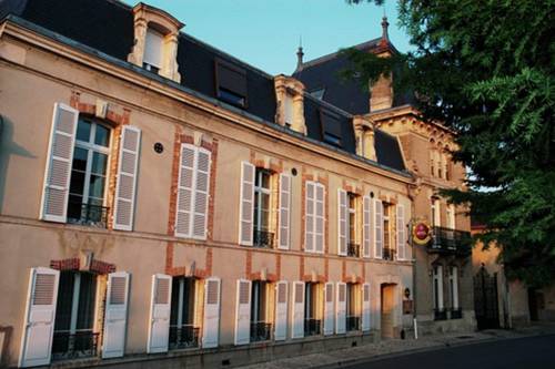 Hotel Castel Jeanson : Hotel near Les Grandes-Loges