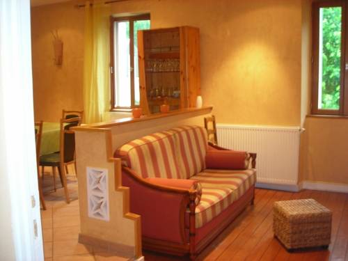 Meublé Badin : Apartment near Épersy
