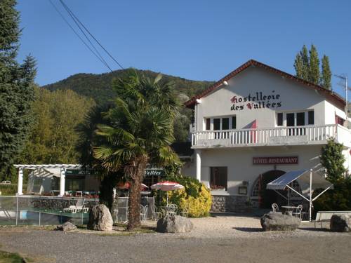 Hostellerie des Vallées : Hotel near Cazaril-Tambourès