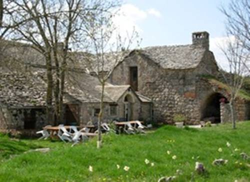 Ferme Auberge La Tindelle : Guest accommodation near Saint-Laurent-de-Lévézou