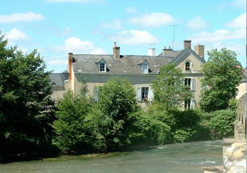 Chambres d'hôtes Le Pont Romain : Bed and Breakfast near Saint-Aignan