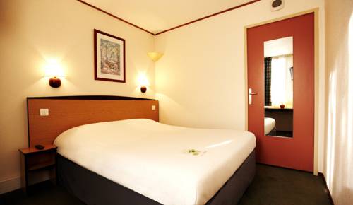 Campanile Paris ~ Saint-Denis Quai-De-St Ouen : Hotel near Stains