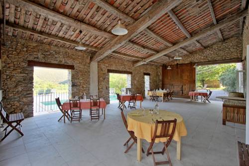 Mas de Luzière : Hotel near Saint-Laurent-le-Minier