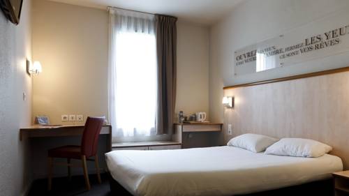 Kyriad Hotel Lyon Centre Croix Rousse : Hotel near La Tour-de-Salvagny