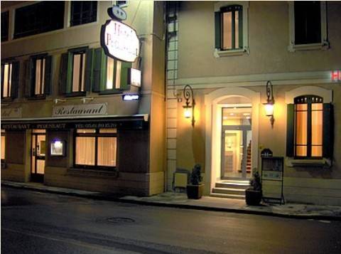 Logis Hôtel Pedussaut : Hotel near Escanecrabe