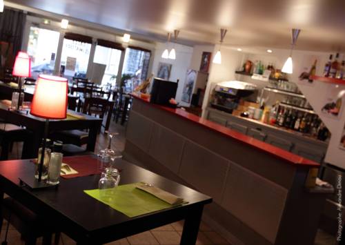 Hotel Restaurant du Cheval Blanc : Hotel near Saint-Aunès