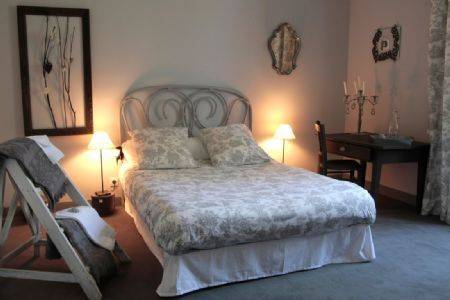 Au Gré du Hasard : Bed and Breakfast near Rezé