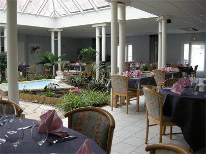 Au Sauvage : Hotel near Bellegarde