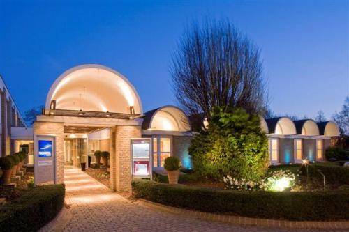 Novotel Valenciennes Aérodrome : Hotel near Bellaing