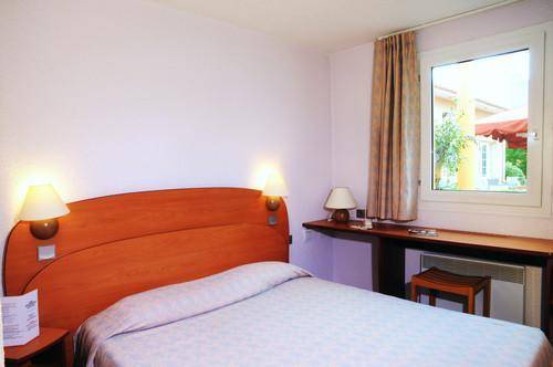Cottage Hotel Reims : Hotel near Les Grandes-Loges
