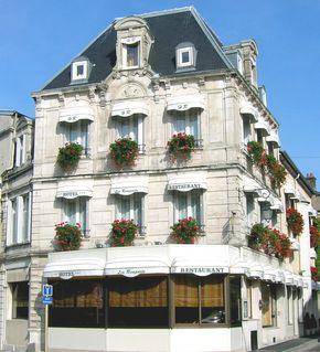 Hôtel Restaurant Des Remparts : Hotel near Champagne-Ardenne