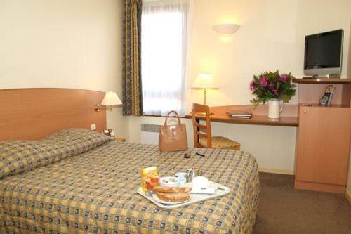 Comfort Hotel Chartres : Hotel near Barjouville