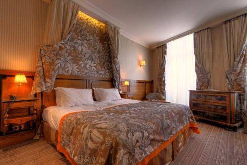Au Manoir Saint Germain : Hotel near Paris 7e Arrondissement