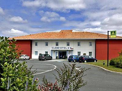 Logis Clem'otel : Hotel near Sainte-Hermine