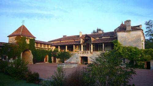 Le Chatenet : Guest accommodation near Saint-Sulpice-de-Mareuil