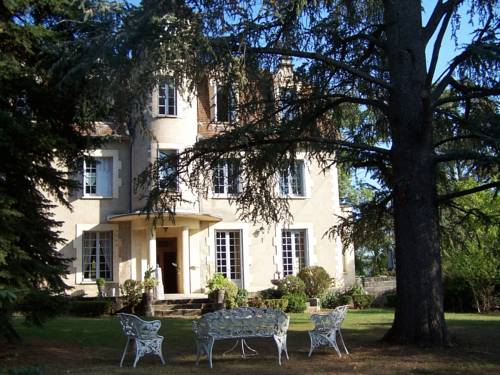 Chambre d'Hôtes Château La Roussille : Bed and Breakfast near Luzech