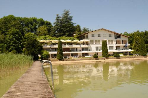 Le Chalet Du Lac : Hotel near Meyrieux-Trouet