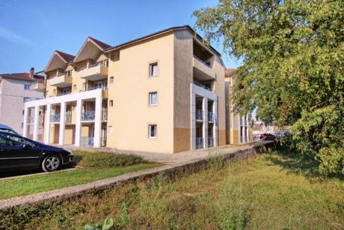 Residence Des Thermes : Residence near Saint-Laurent-la-Roche